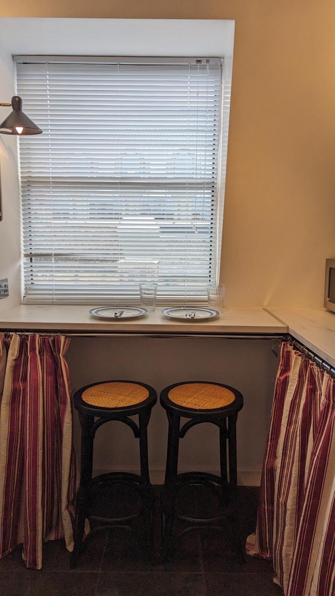 Charming & Quaint Old Compton Apartamento - Quiet Guests Only Allowed, No Parties Allowed, Over 25 Years Old Or Families Лондон Екстериор снимка